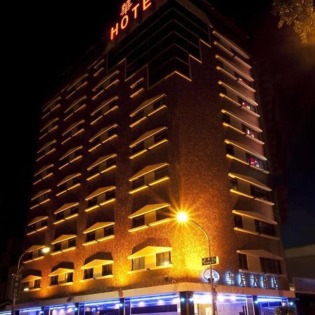 Huahou Hotel Kaohsiung Esterno foto