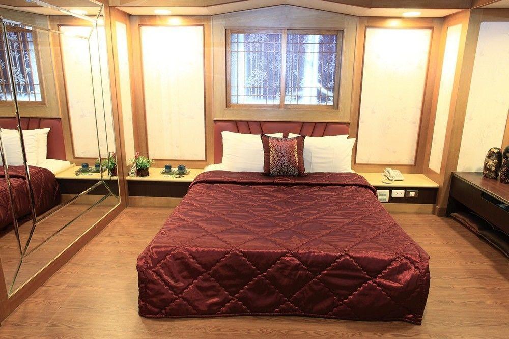 Huahou Hotel Kaohsiung Esterno foto