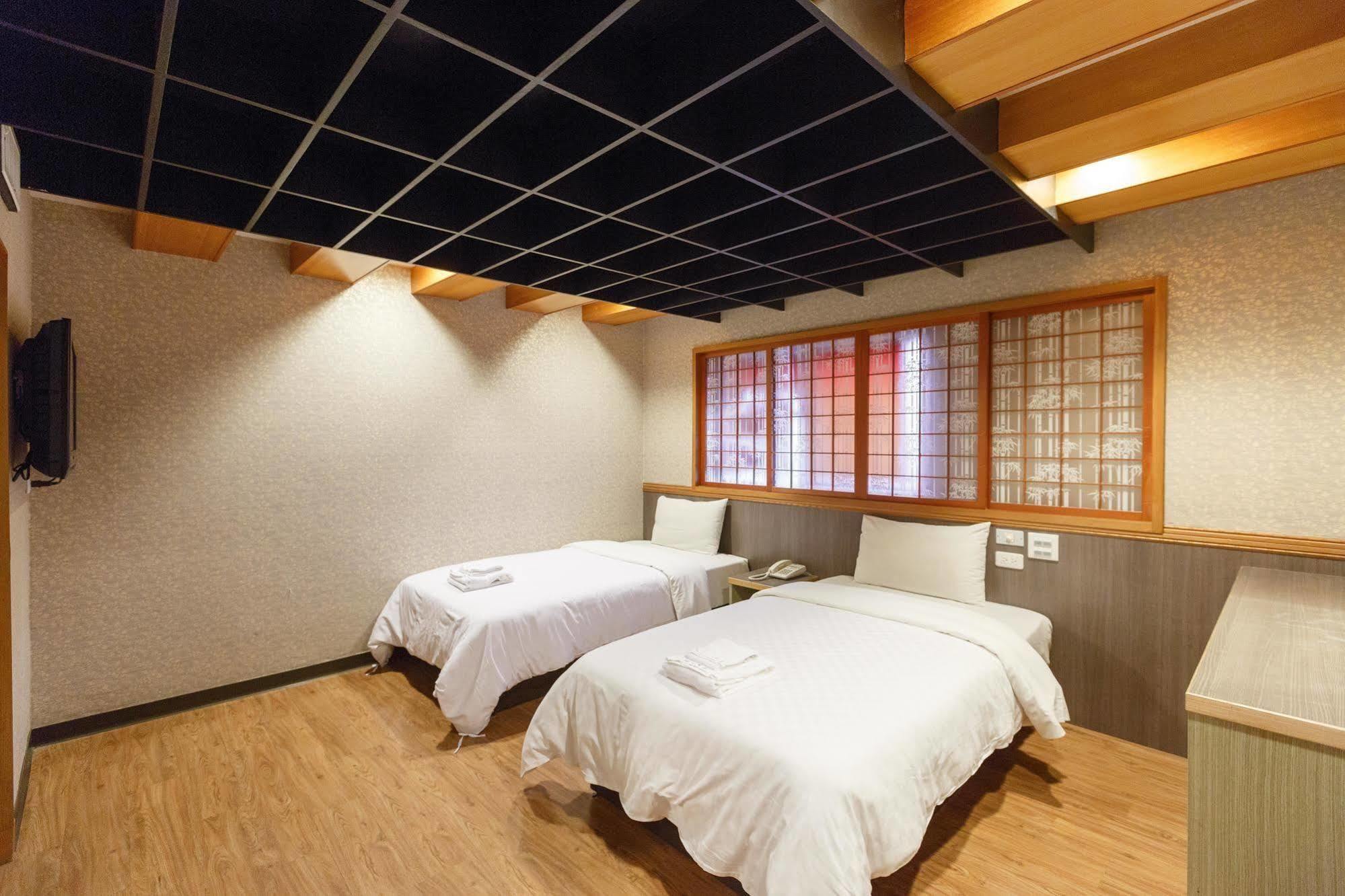 Huahou Hotel Kaohsiung Esterno foto