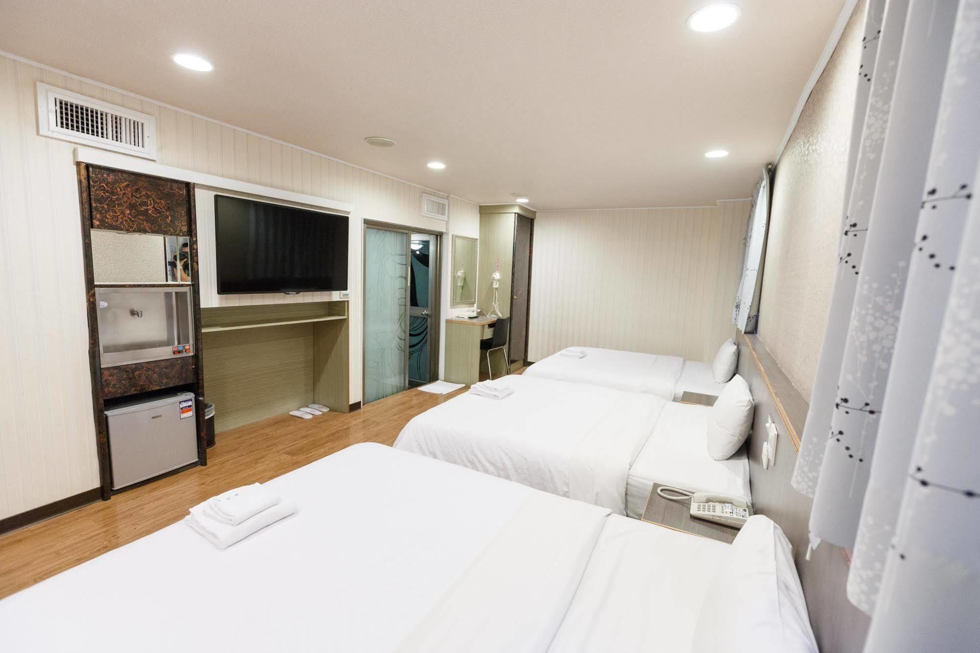 Huahou Hotel Kaohsiung Esterno foto